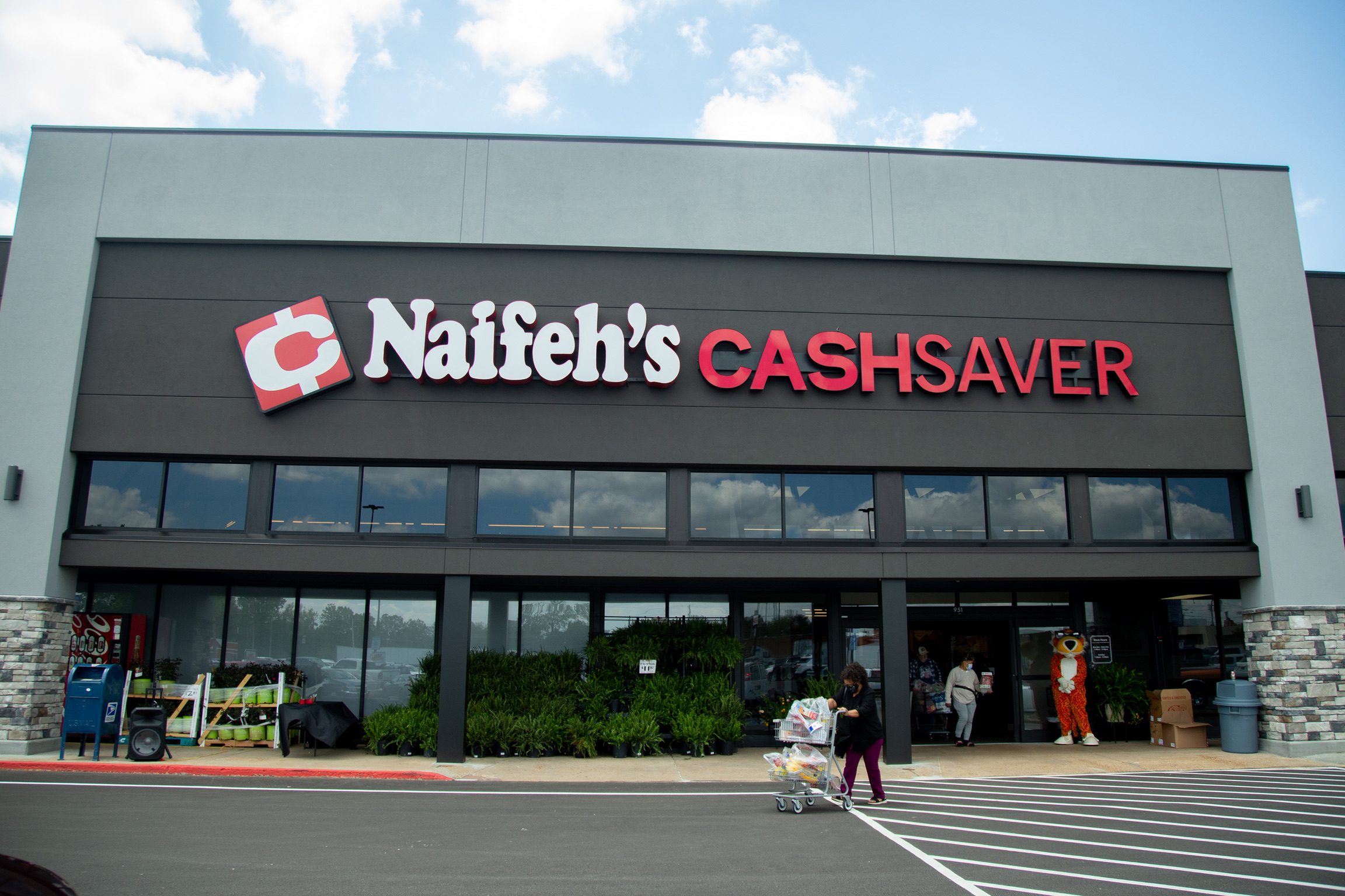Exterior entrance of Naifeh's Cash Saver grocery store in Covington, Tennessee.